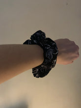 Load image into Gallery viewer, Scrunchies