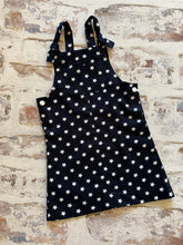 Load image into Gallery viewer, Traditional Pinafore
